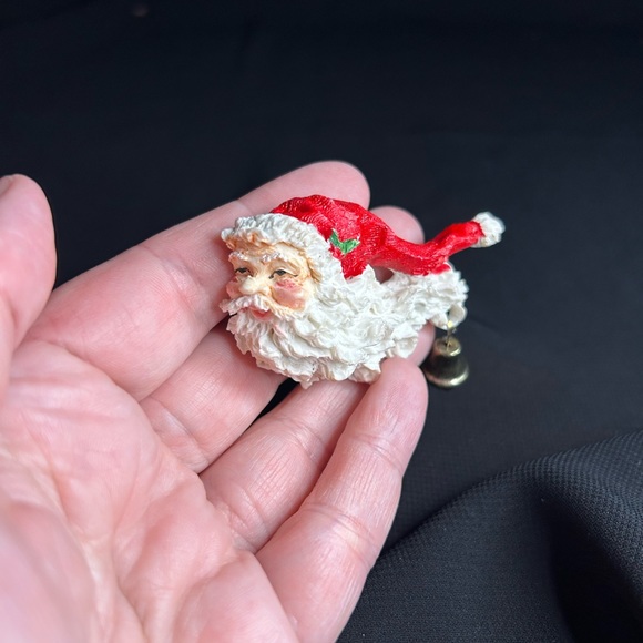 VTG Ceramic Hand Painted Santa Claus Brooch w/ jingle bell. Unbranded - Picture 6 of 7